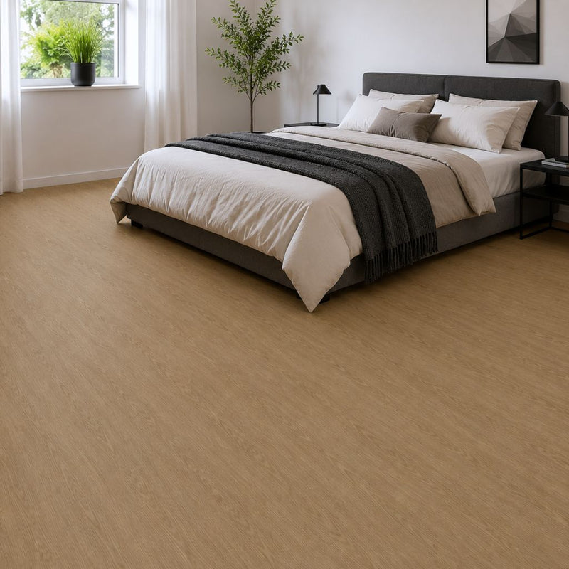 Ruhiges Schlafzimmer mit Eiche Nizza Vinyl und integrierter Trittschalldämmung – von Floor4all
