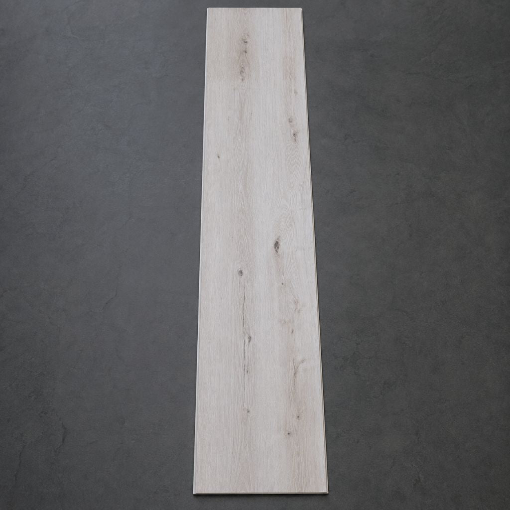 Einzelne Landhausdiele in heller Eichenoptik mit natürlicher Maserung von Floor4all