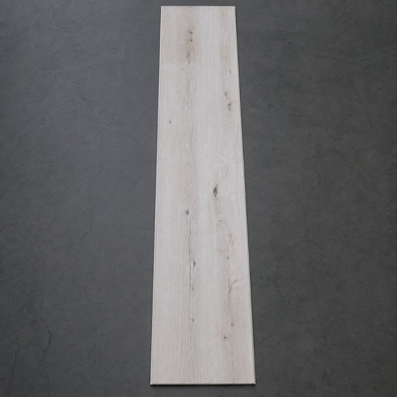 Einzelne Landhausdiele in heller Eichenoptik mit natürlicher Maserung von Floor4all