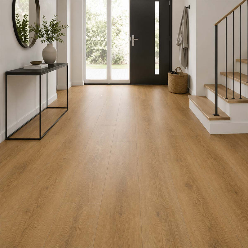 Klick Vinyl Prime Eiche Light mit Trittschall in einem hellen modernen Flur