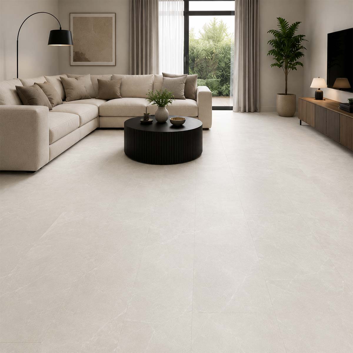 Klick Vinyl XL Granit White im modernen Wohnzimmer mit heller Granitoptik