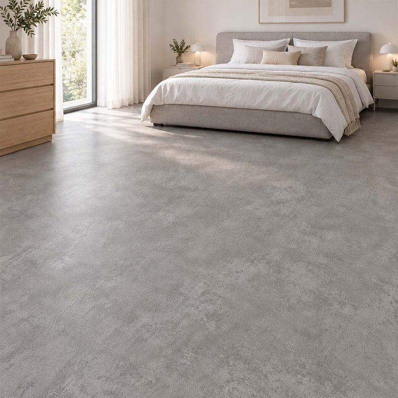 Klick Vinylboden b!design Udine Fliesenoptik Grau im hellen Schlafzimmer mit Polsterbett, als Restposten bei Floor4All.