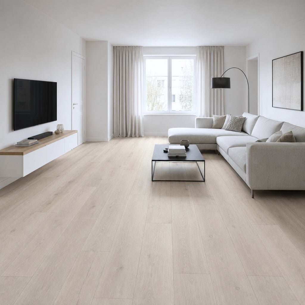 Klick Vinylboden Eiche Narvi hell im modernen Wohnzimmer mit Trittschalldämmung von Floor4all