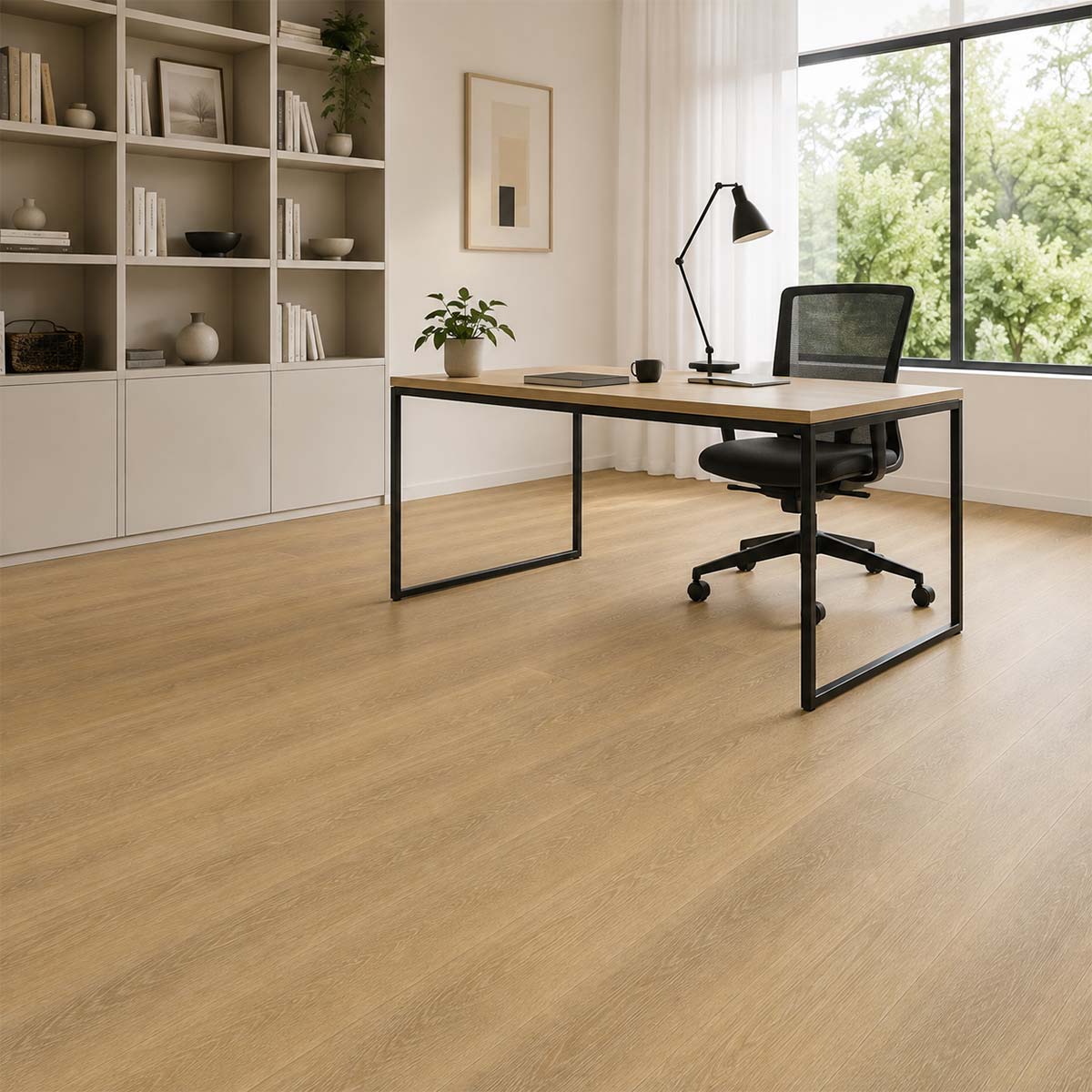 Klick Vinylboden Eiche Stadt mit Trittschalldämmung in einem modernen Arbeitszimmer