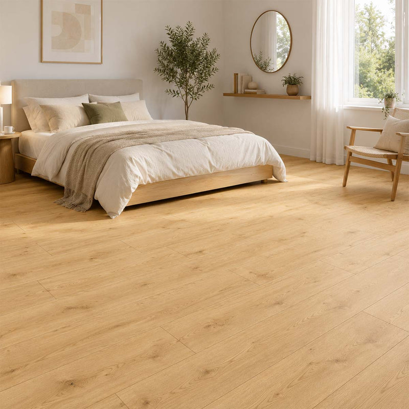 Klick Vinylboden Fergus Pro Nature Classen in einem hellen Schlafzimmer mit warmer Eichenoptik