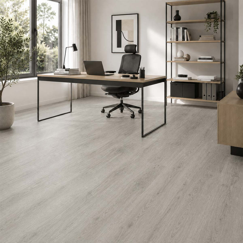 Klick Vinylboden X-Cellent Eiche Picea mit Trittschall im hellen Arbeitszimmer mit modernem Schreibtisch und großen Fenstern