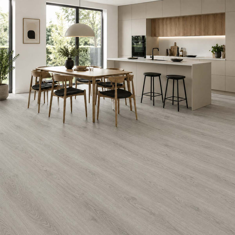 Klick Vinylboden X-Cellent Eiche Picea mit Trittschall in moderner Küche mit Essbereich und heller Raumgestaltung
