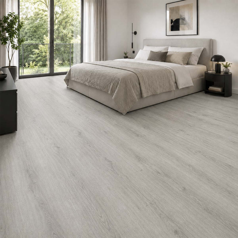 Klick Vinylboden X-Cellent Eiche Picea mit Trittschall im stilvollen Schlafzimmer mit heller Einrichtung und natürlichem Licht