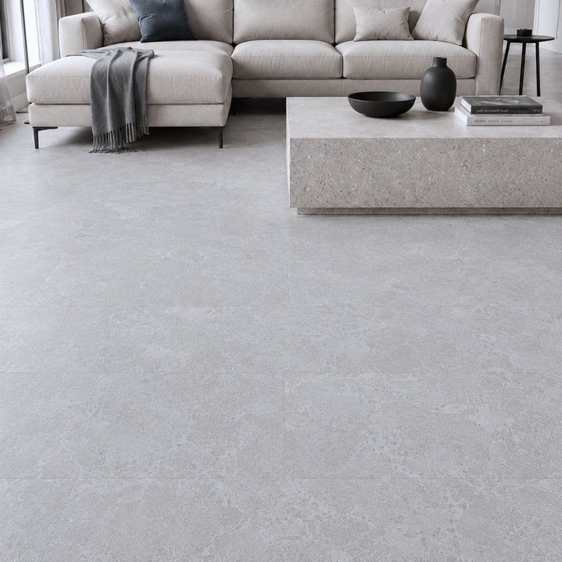 Laminat Classen Visiogrande Granit weiss in Nahaufnahme mit versetztem Fugenbild von Floor4all