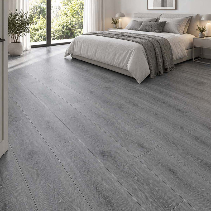 Laminat Kronotex Tomahawk Oak Landhausdiele als Restposten von Floor4All im hellen Schlafzimmer