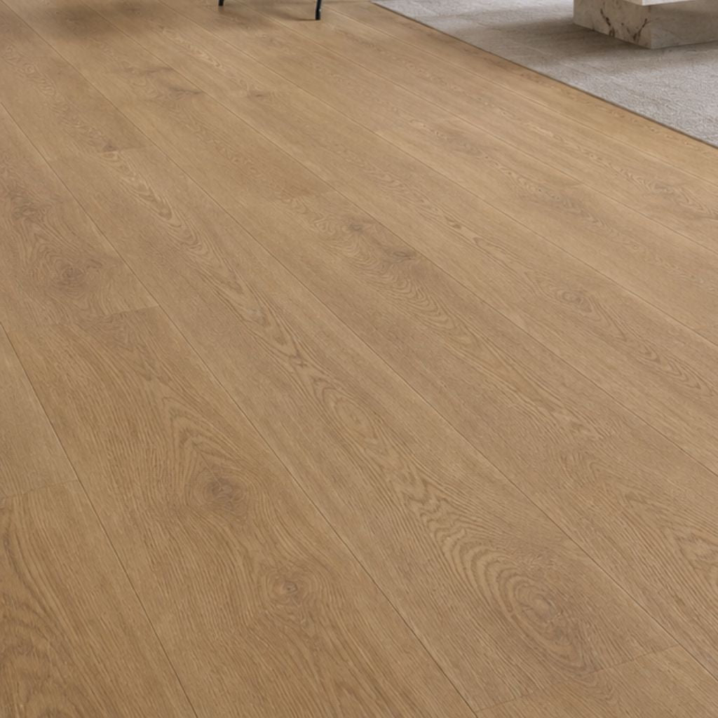 Laminat Kronotex Mammut Plus Berg Eiche Natur in Nahaufnahme mit natürlicher Holzmaserung von Floor4all