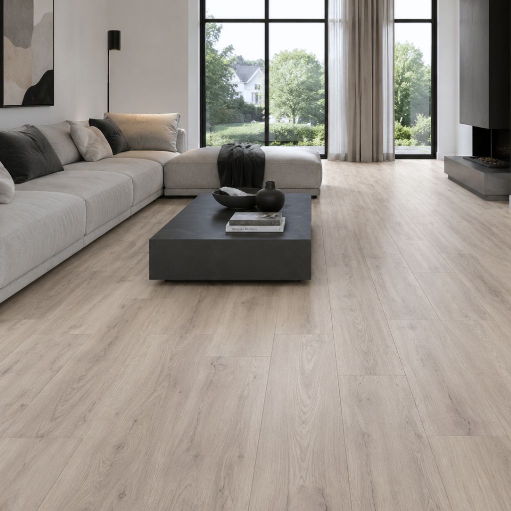 Laminat Kronotex Robusto Pettersson Eiche beige Landhausdiele im hellen Wohnzimmer von Floor4all