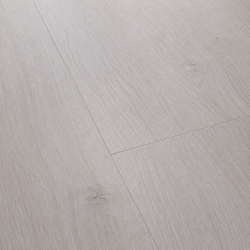 Laminat Kronotex Exquisit Waveless Oak white in Nahaufnahme mit sichtbarer V-Fuge und Holzmaserung von Floor4all