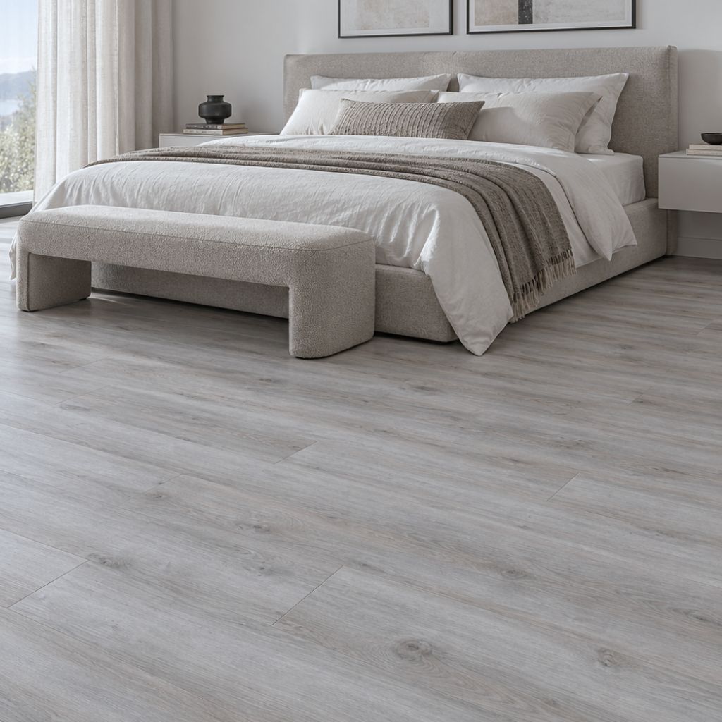 Schlafzimmer mit Tarkett Starfloor Click Ultimate Klick Vinyl Eiche grau mit Trittschall von Floor4all